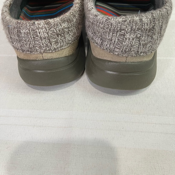 Dansko beige suede and knit women’s Eartha mules/clogs size 37. - Picture 8 of 10